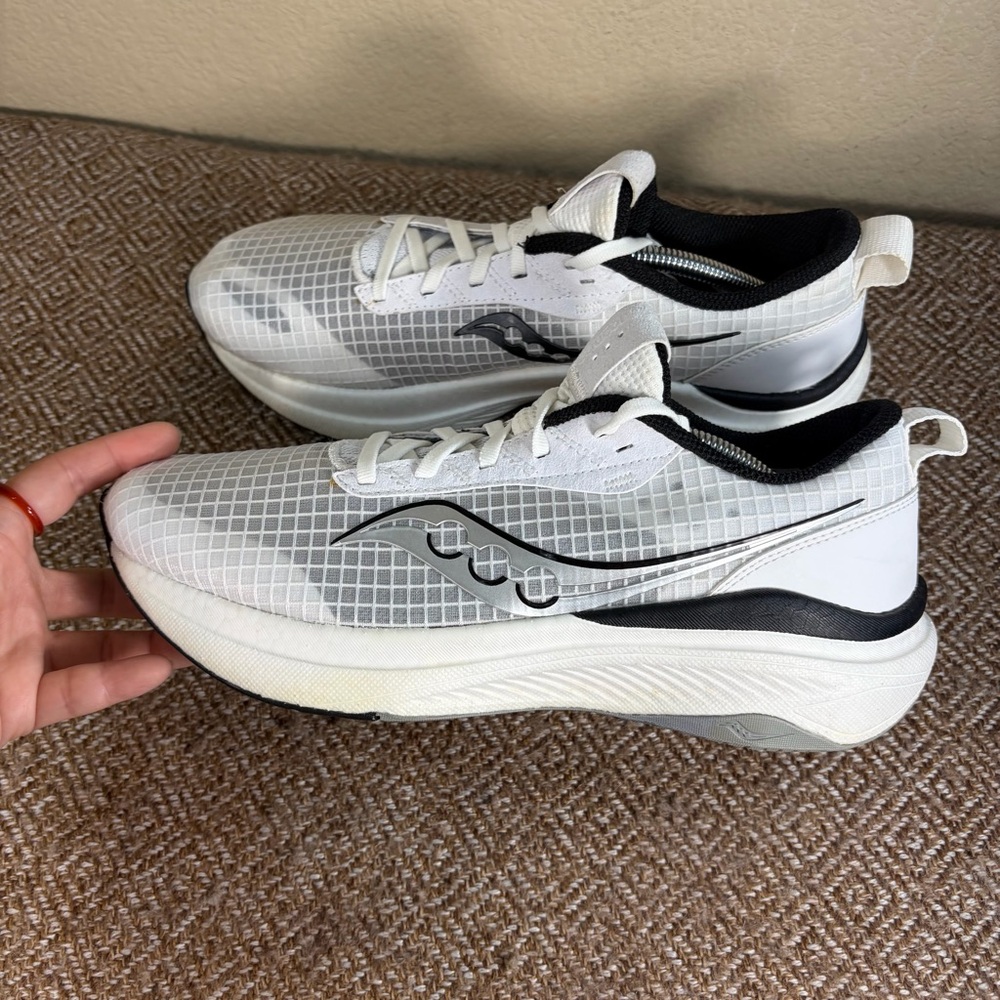 Saucony Freedom Crossport Women’s Sz 9.5 White Running Shoes Sneakers Gorpcore - Picture 3 of 10